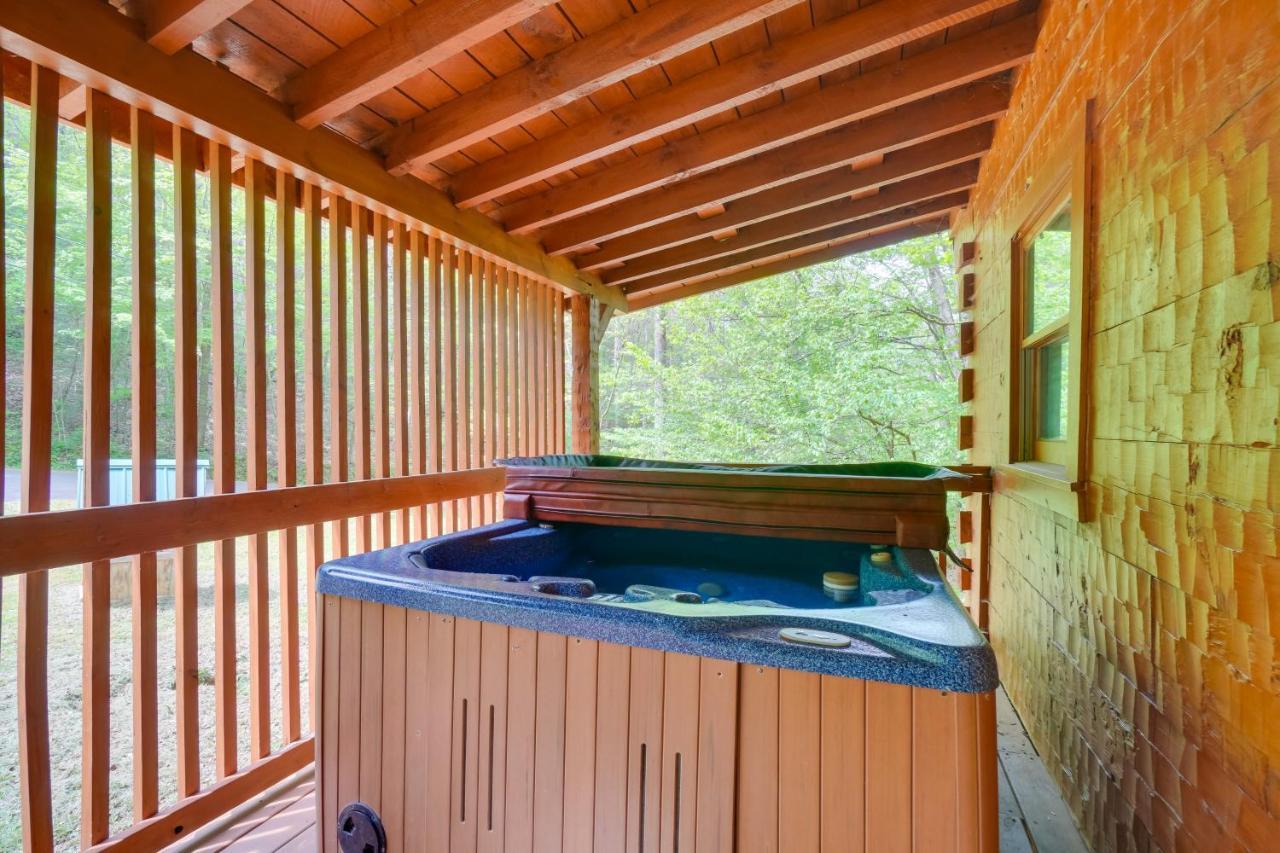 Cabin With Hot Tub About 6 Mi To Downtown Gatlinburg! 외부 사진